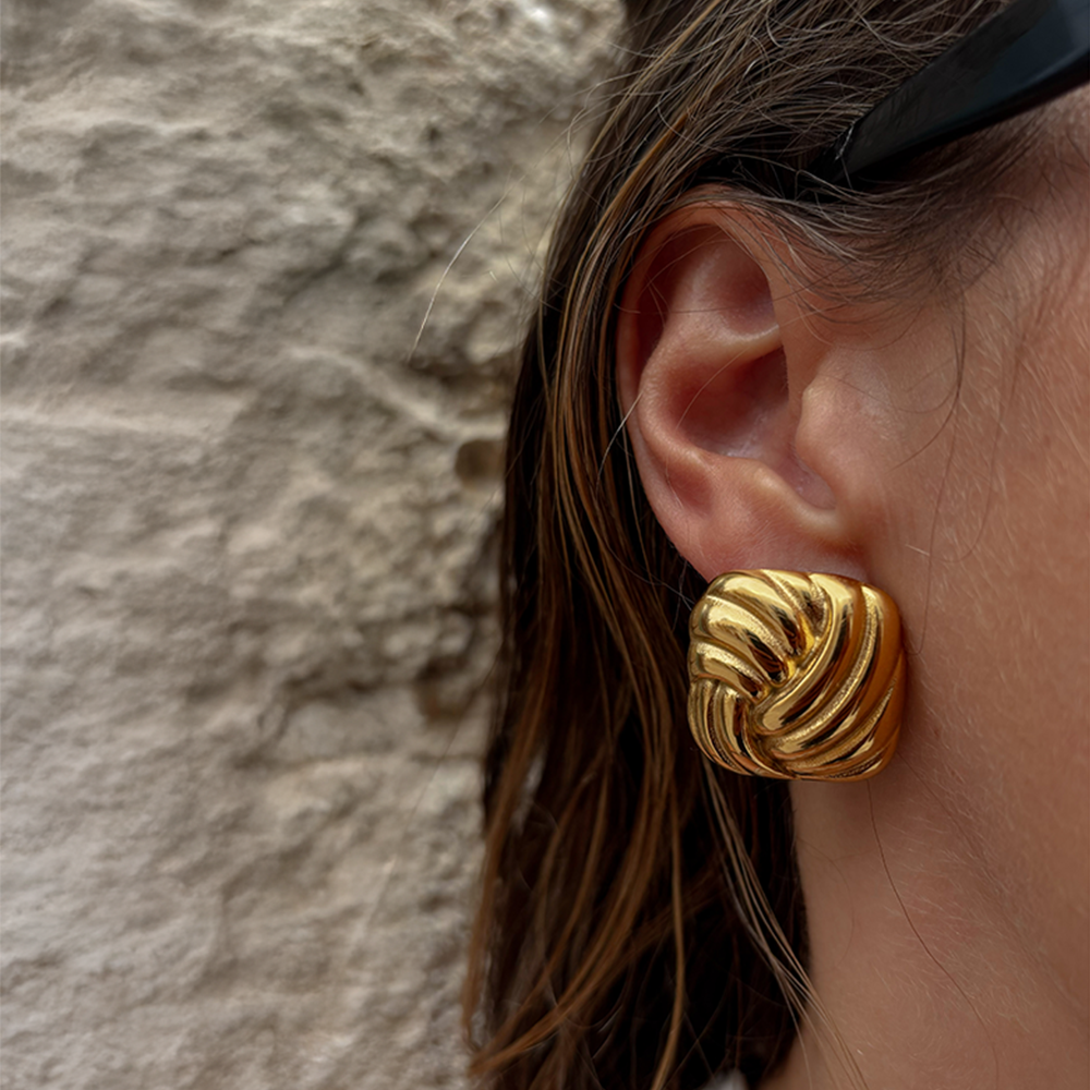 gold-earrings